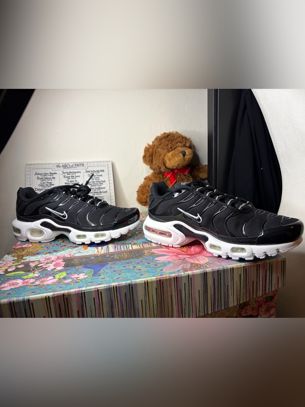 Nike Air Max Plus TN Women’s Size 6 Black White DM2362-001 NIB